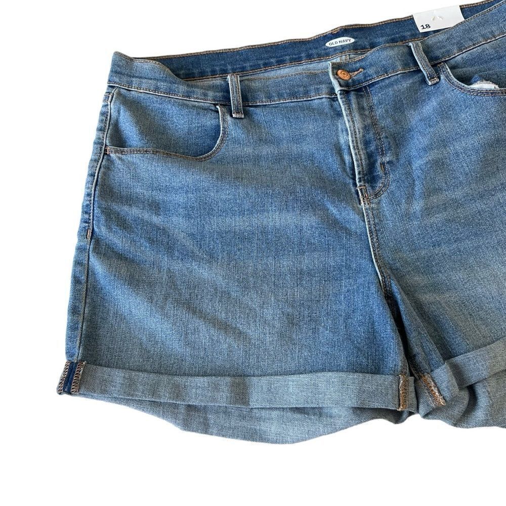 Old Navy Cuffed Denim Shorts - Picture 4 of 7